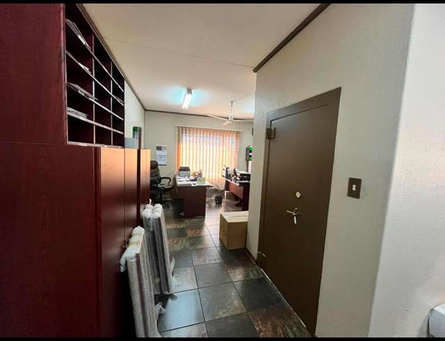 BUSINESS FOR SALE IN SPRINGS CENTRAL